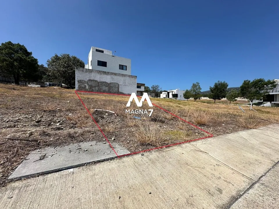 Terreno en venta en Los Robles Zona Mariano Otero
