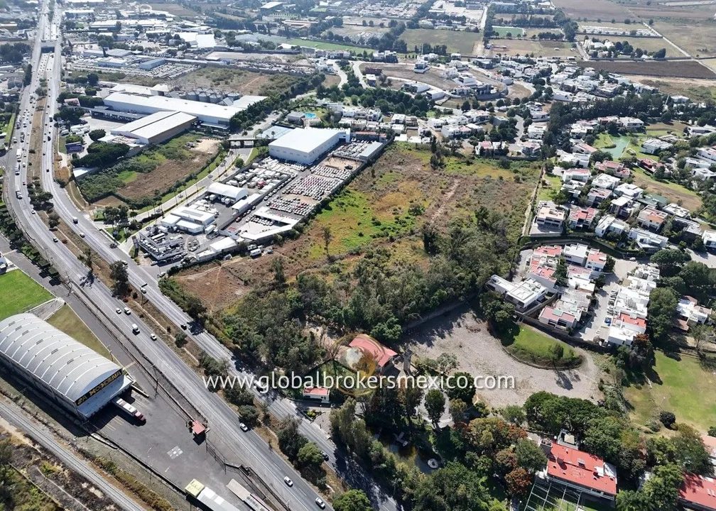 Terreno de 2 Hectareas sobre Av. Vallarta en Guadalajara, Jalisco