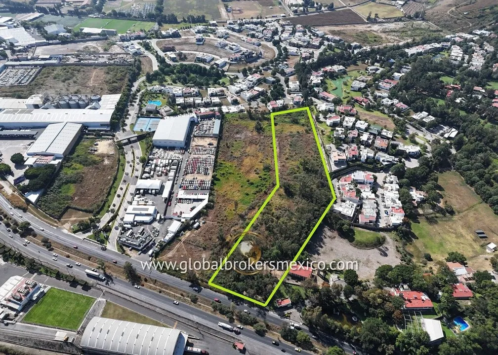 Foto 2 de Terreno de 2 Hectareas sobre Av. Vallarta en Guadalajara, Jalisco