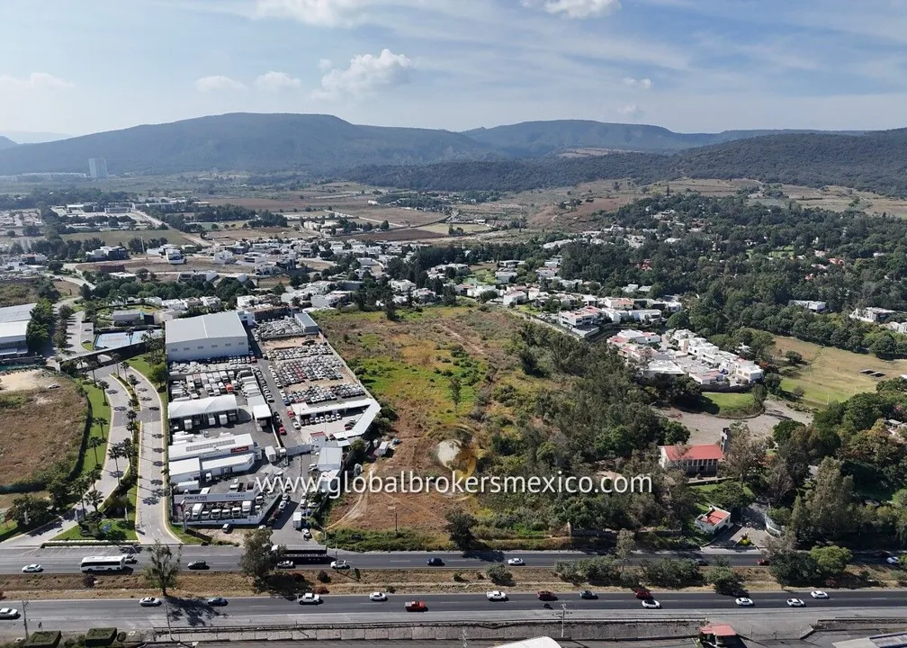 Foto 3 de Terreno de 2 Hectareas sobre Av. Vallarta en Guadalajara, Jalisco