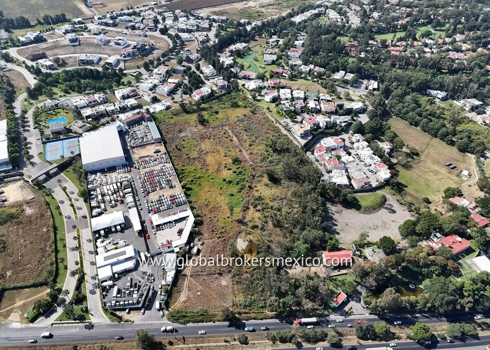 Foto 9 de Terreno de 2 Hectareas sobre Av. Vallarta en Guadalajara, Jalisco