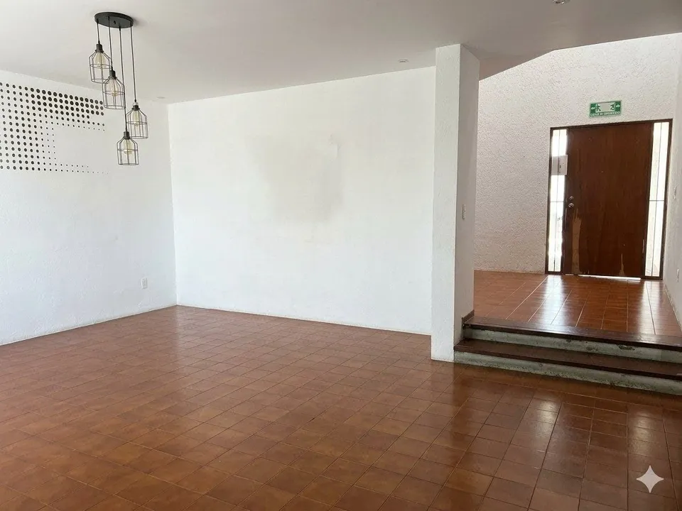 Foto 2 de CASA EN VENTA DE OPORTUNIDAD PARA REMODELAR  EN "PATRIA UNIVERSIDAD " ZAPOPAN