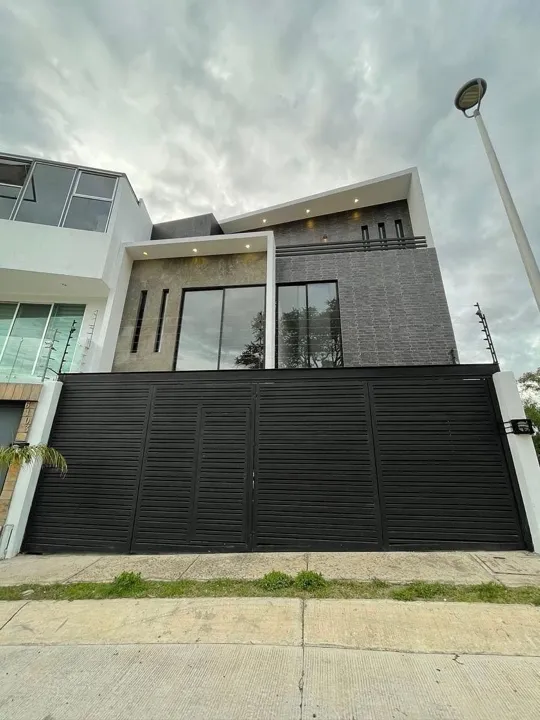 Foto 2 de CASA EN VENTA CON ESPECTACULARES VISTAS Y ALBERCA