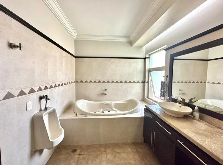 Foto 2 de Casa en venta en Avenida del Búfalo, Ciudad Bugambilias, Zapopan