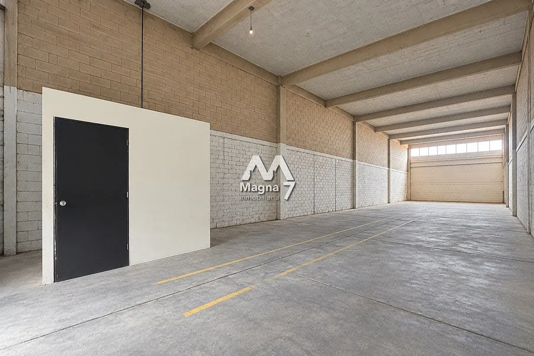 Bodega Comercial en renta Zona Belenes