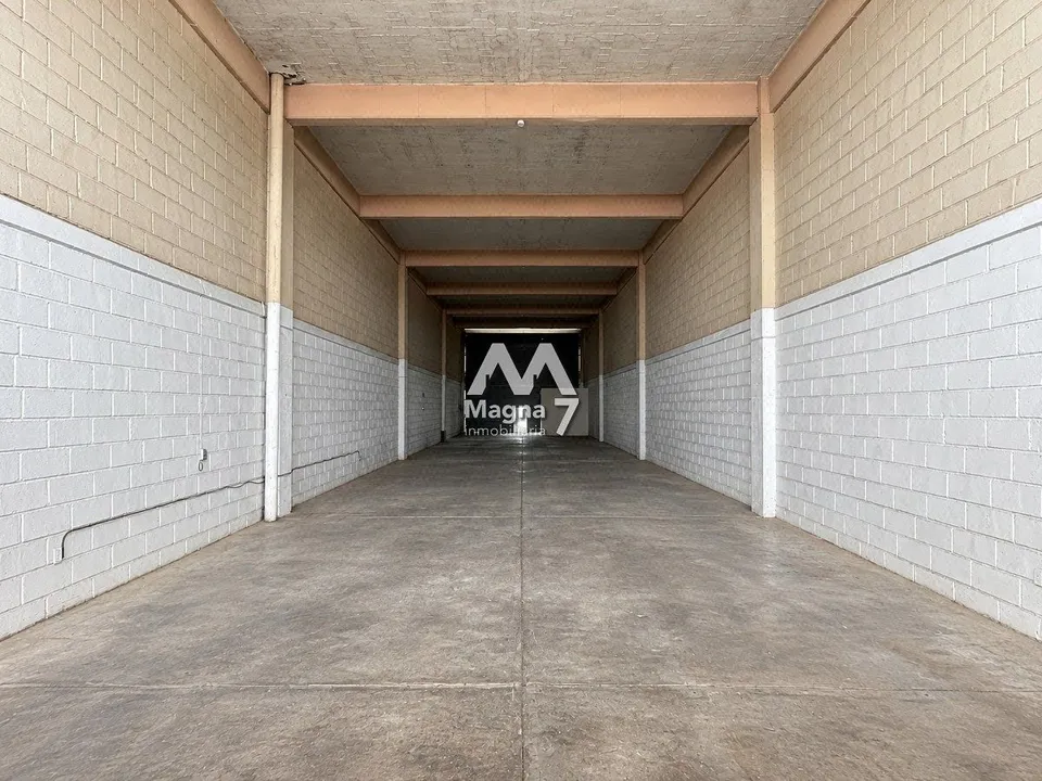 Foto 5 de Bodega Comercial en renta Zona Belenes