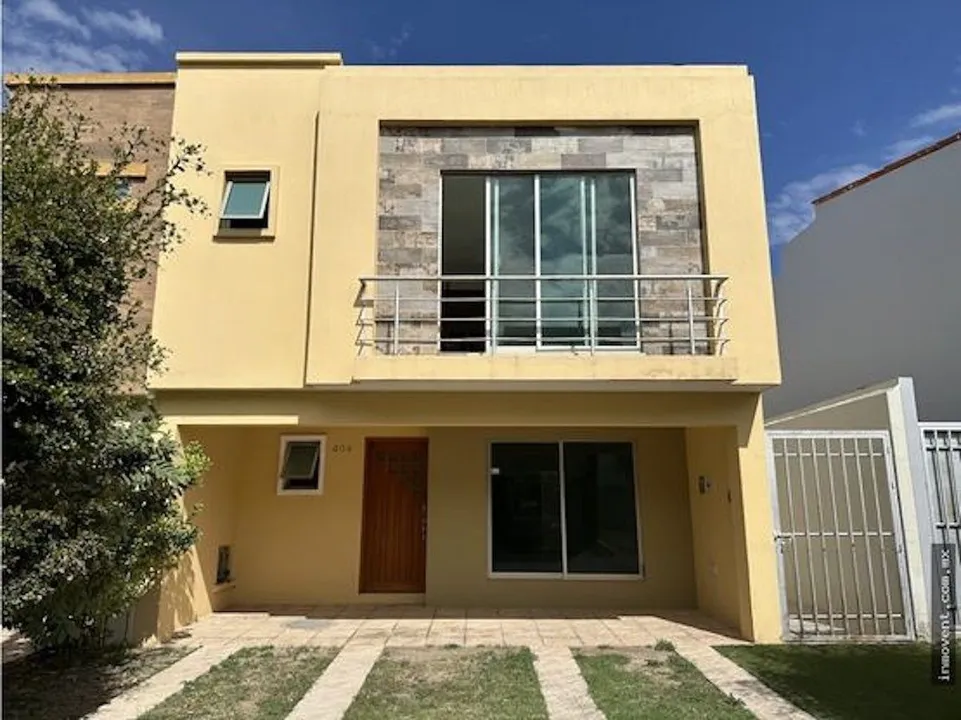 Foto 2 de Casa en renta en condominio Los Almendros, Zapopan