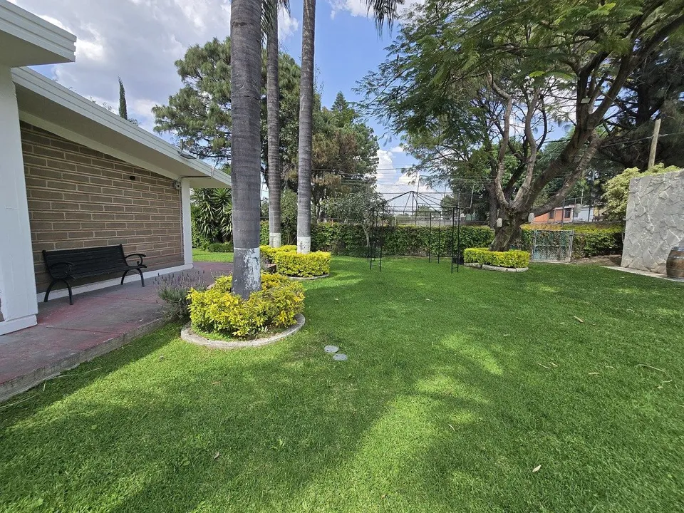 Foto 2 de Casa en Venta de una Planta  con 1,108 m² de Terreno | Coto Privado "Santa Ana T