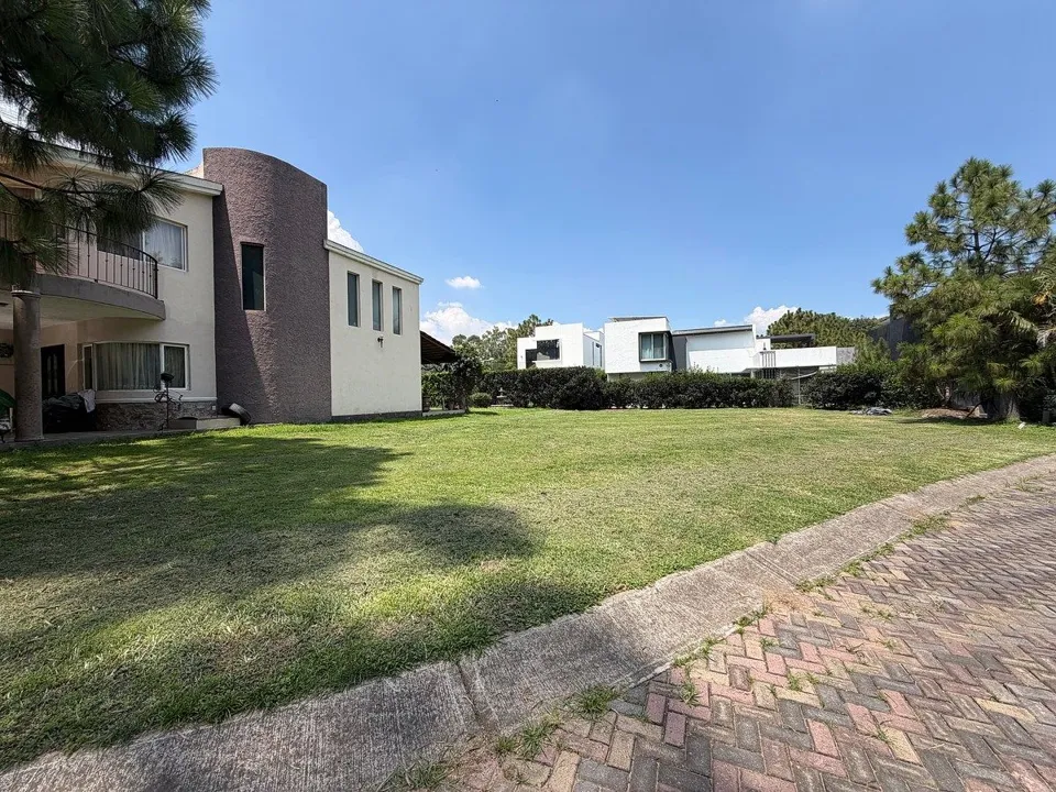 Foto 4 de Terreno en venta en Hacienda Mirage 15
