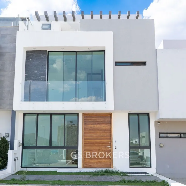 CASA EN VENTA EN COTO BALUARTE, CASA FUERTE