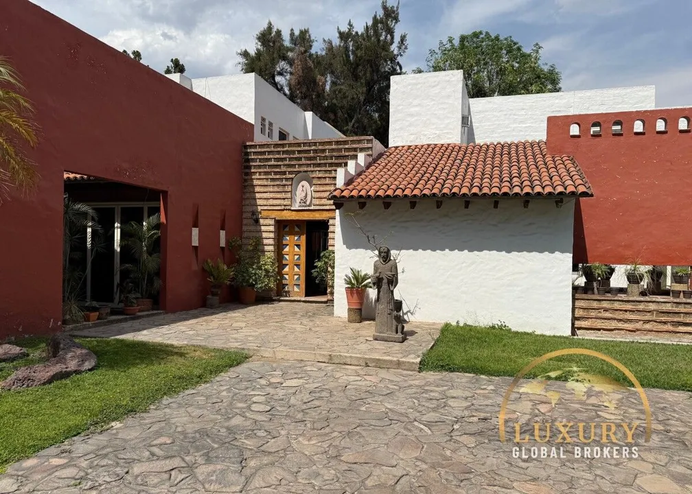 Foto 2 de Enorme Casa en Venta en Ciudad Bugambilias, Zapopan, Jalisco