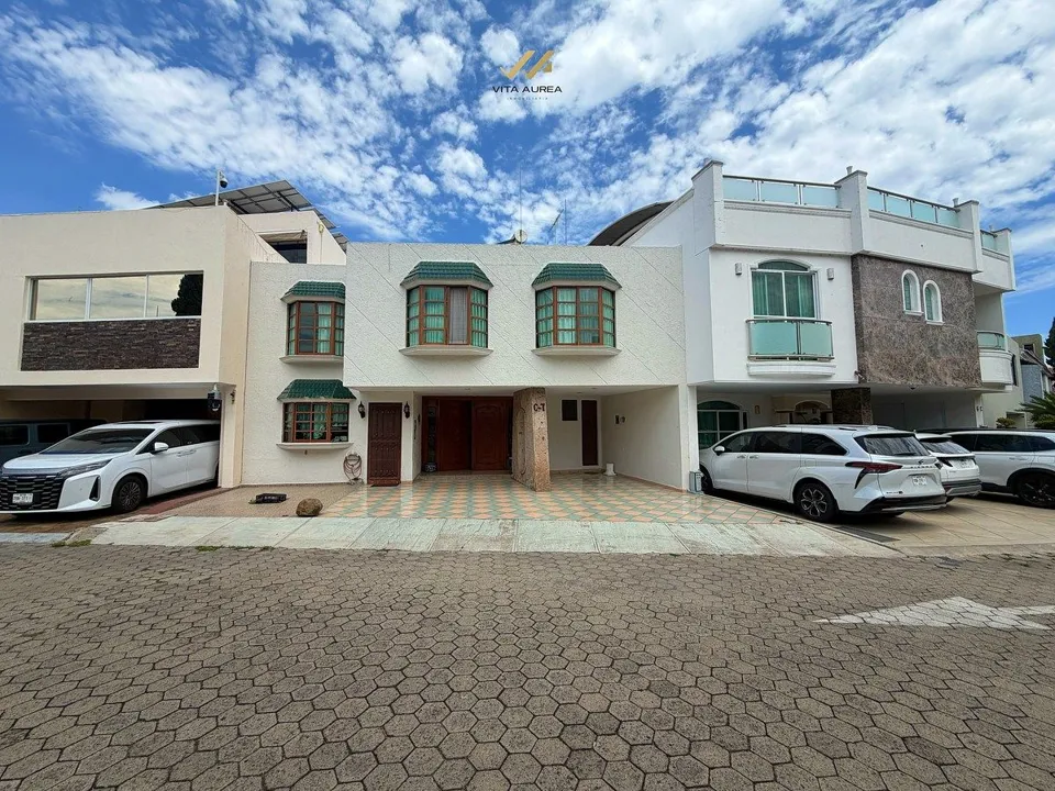 Casa en Coto Privado Cerca de Plaza del Sol | 5 Recámaras
