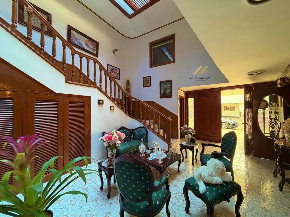 Foto 2 de Casa en Coto Privado Cerca de Plaza del Sol | 5 Recámaras