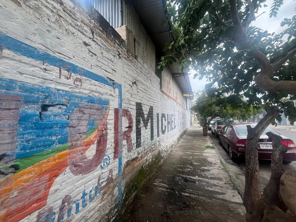 Foto 6 de Atención Corporativos y Franquicias Esquina Comercial  200m² Frente a  Bara