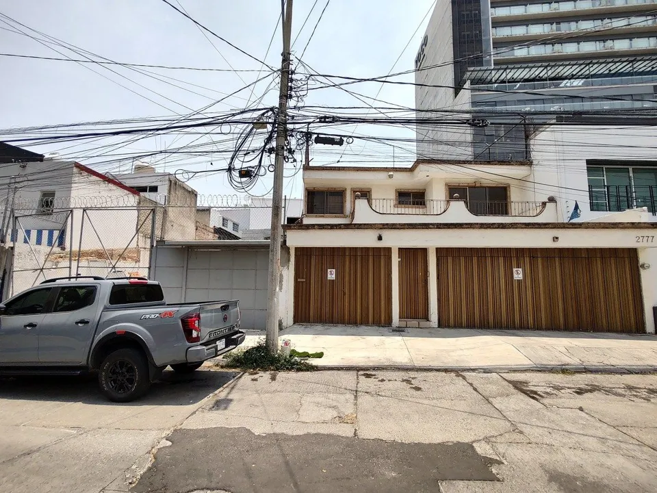 Casa + terreno contiguo en RENTA, Providencia, uso de suelo comercial y habitaci