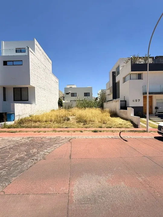 Terreno en venta en La Rioja, Tlajomulco de Zúñiga | 261 m² cerca de Casa Club.