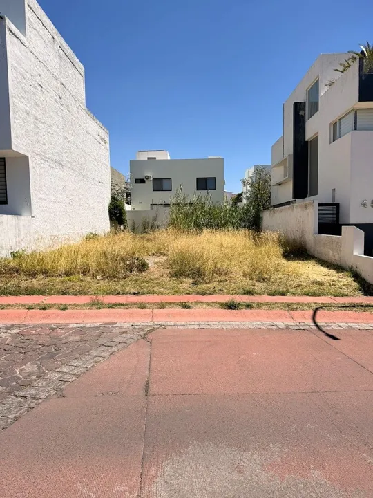 Foto 2 de Terreno en venta en La Rioja, Tlajomulco de Zúñiga | 261 m² cerca de Casa Club.