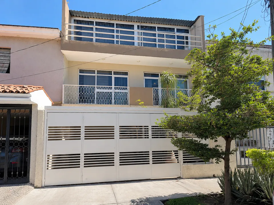 Casa en Venta, Col. Jardines de Santa Isabel, Guadalajara, Jalisco