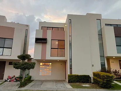 CASA EN VENTA EN LAS GRULLAS SAN AGUSTIN TLAJOMULCO