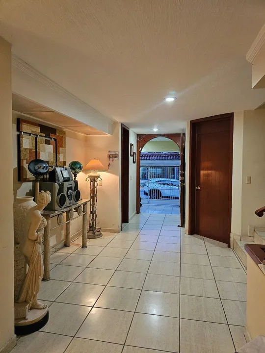 Foto 3 de Casa en Venta en Bugambilias - Circuito de las Flores Sur 2483