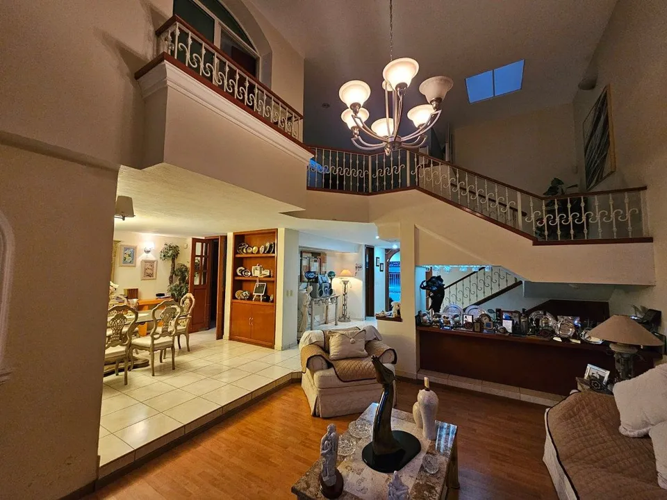 Foto 5 de Casa en Venta en Bugambilias - Circuito de las Flores Sur 2483