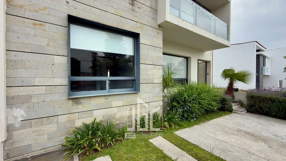 Foto 3 de CASA EN VENTA EN BOSQUES DE SANTA ANITA, COTO 4