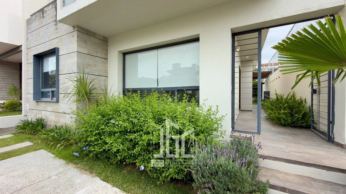 Foto 4 de CASA EN VENTA EN BOSQUES DE SANTA ANITA, COTO 4