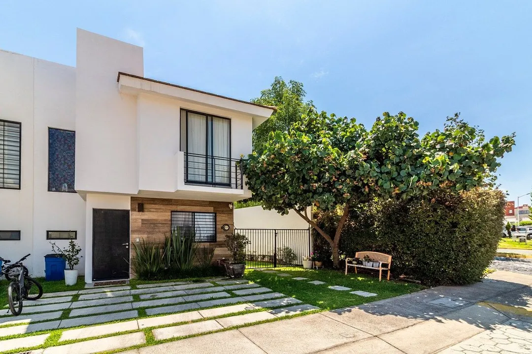 SE VENDE Casa muy linda en ALTARA con excedente de terreno