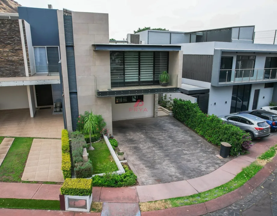 Foto 2 de Propiedad en VENTA - Boulevard Quintanar de la Rioja 190, Fraccionamiento La Rioja, 45645 Tlajomulco