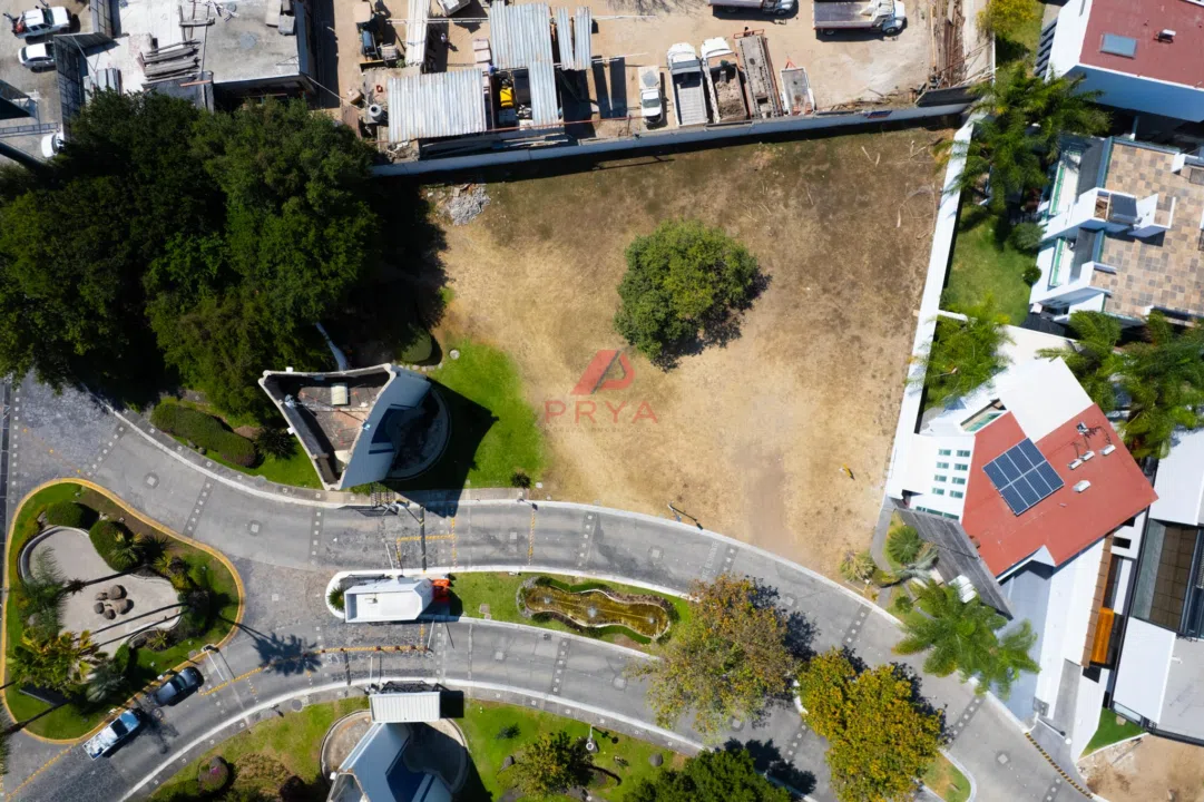Terreno en Venta en Santa Anita, Tlajomulco | Condominio Lago Nogal | 605 m²