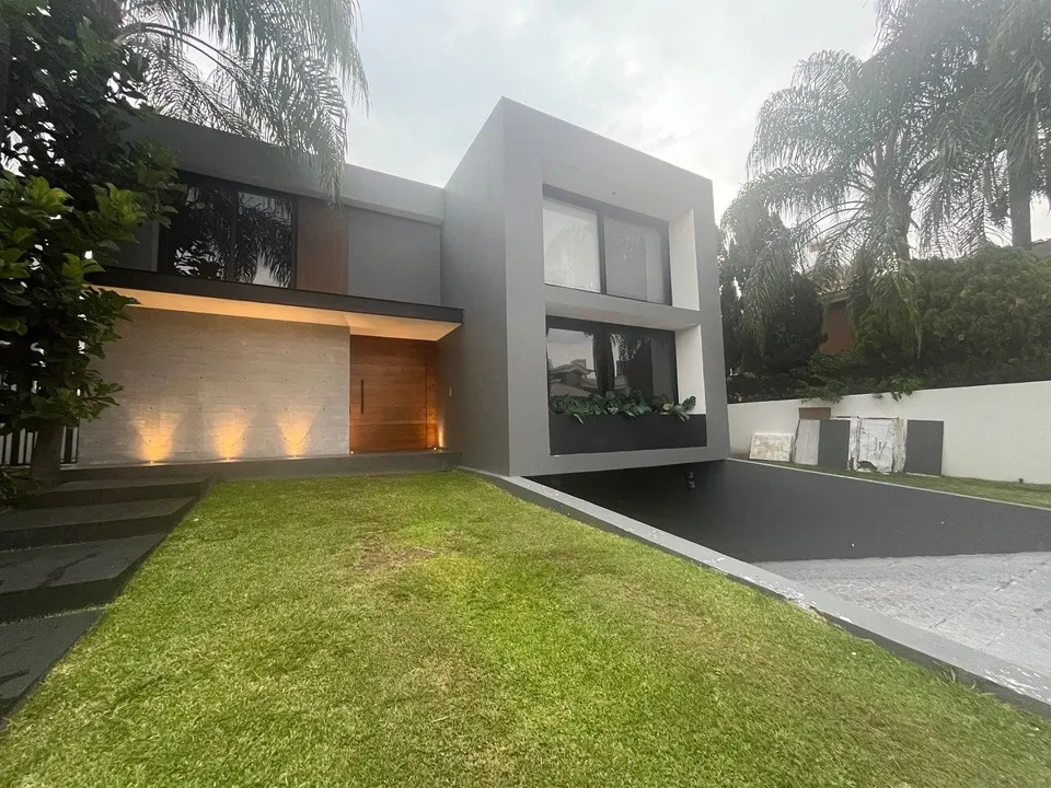 Casa en venta dentro de coto en Puerta de Hierro Zapopan