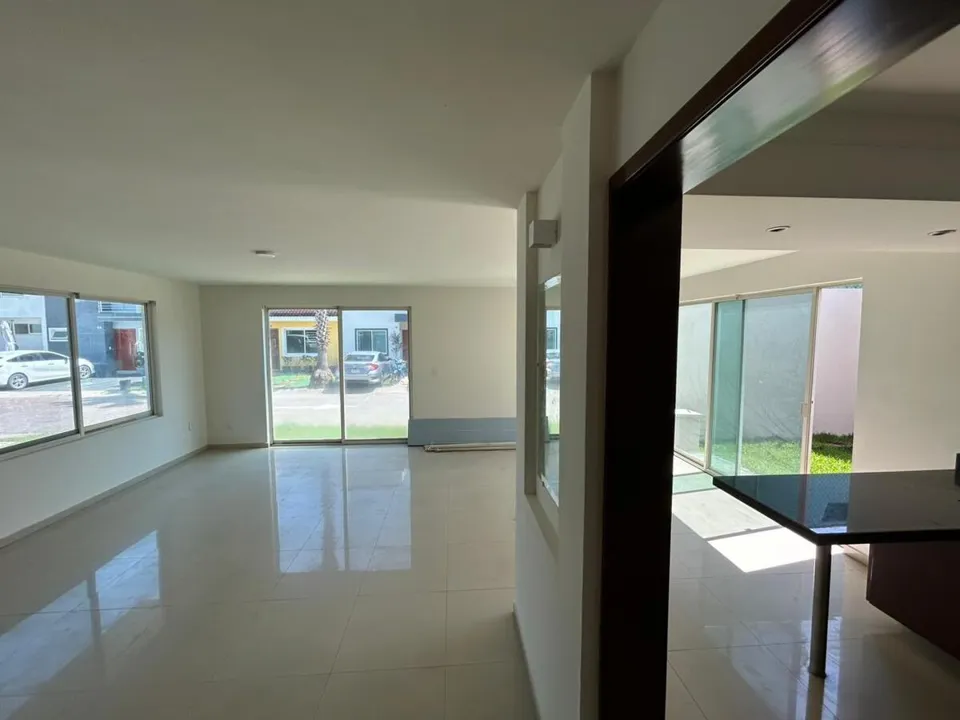 Foto 2 de Hermosa casa en esquina en Nueva Galicia Coto Andalucía