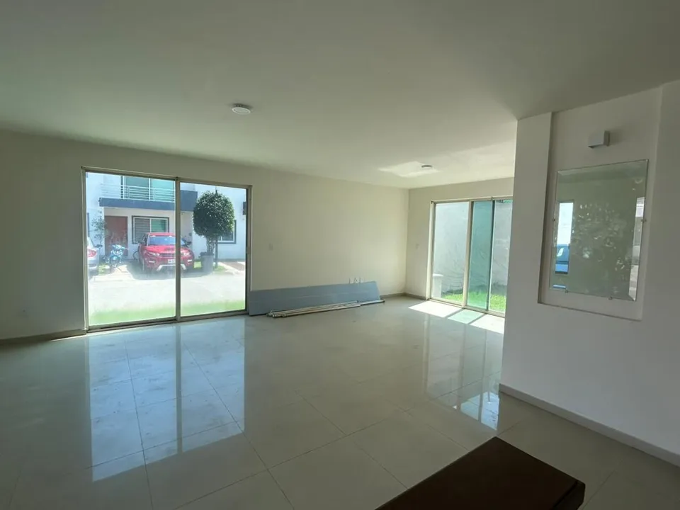 Foto 3 de Hermosa casa en esquina en Nueva Galicia Coto Andalucía