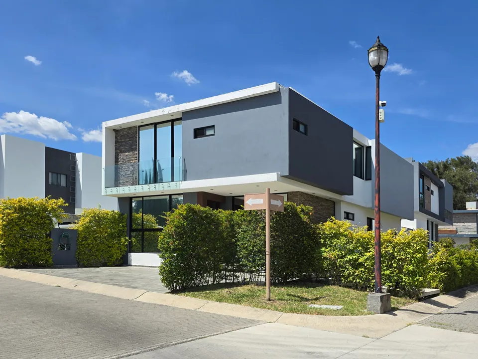Foto 2 de Casa en Venta en Casa Fuerte - Coto Ciudadela 45