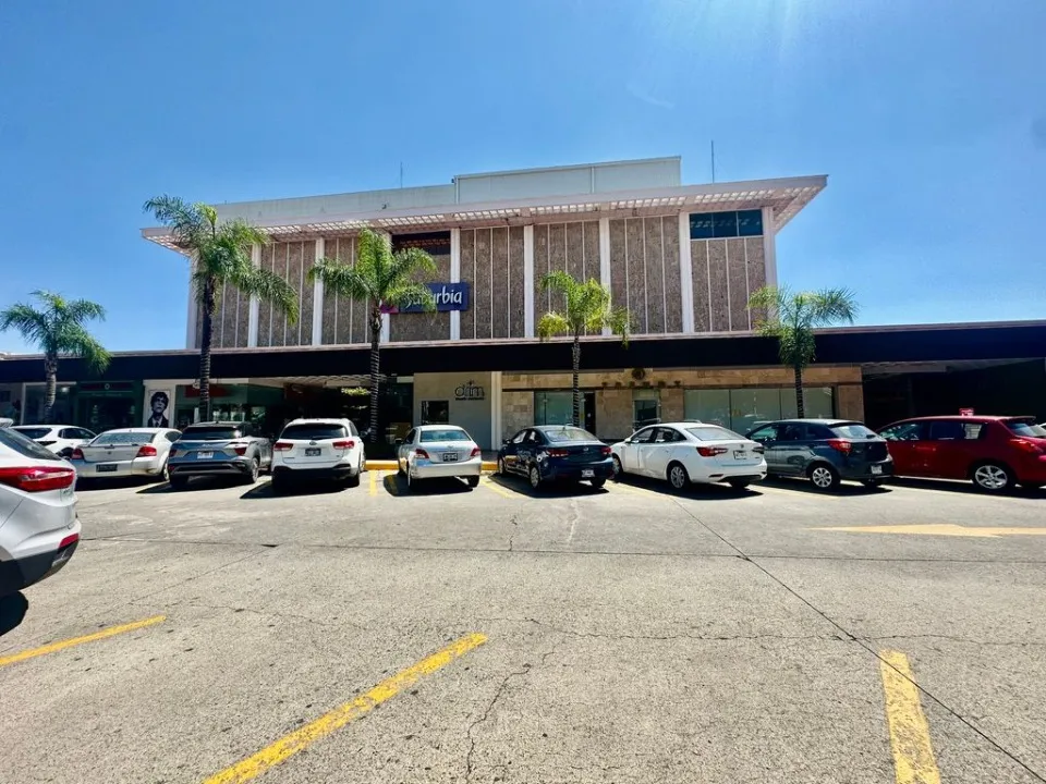 Local en Centro Comercial en renta en Avenida Adolfo López Mateos Sur, Ciudad del Sol, Zapopan