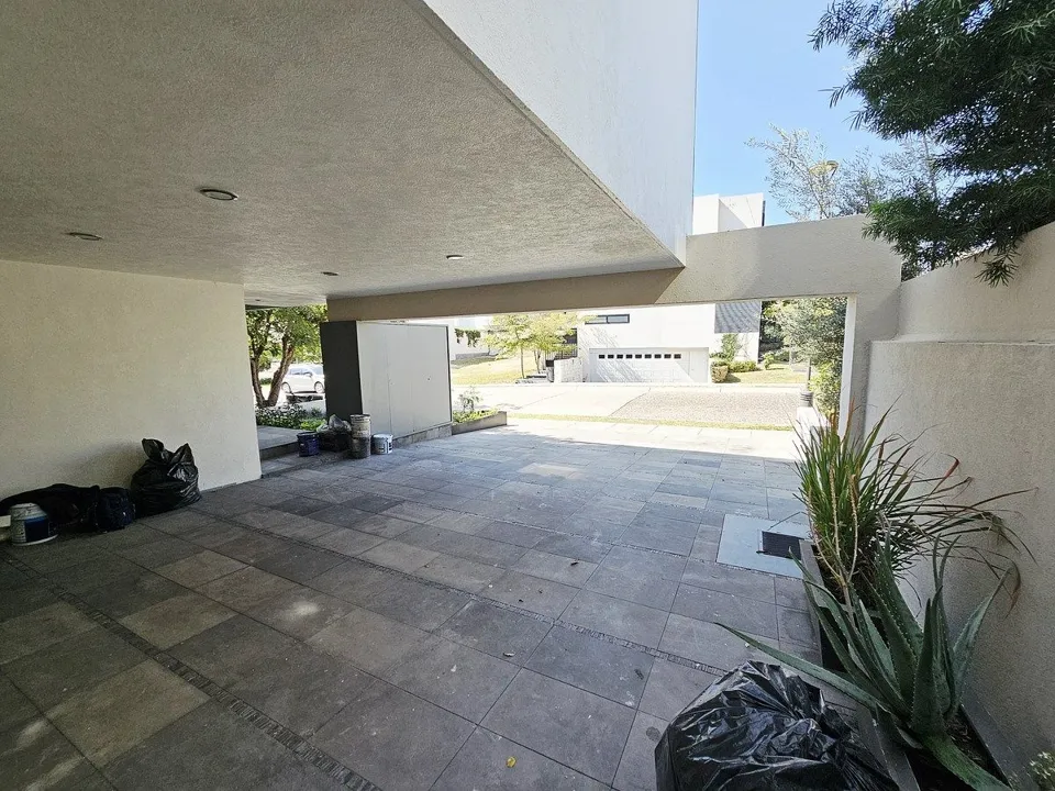 Foto 3 de Residencia de lujo con doble altura y amplio jardín 🏡💫