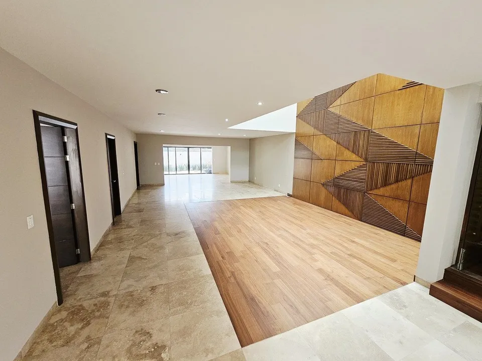 Foto 5 de Residencia de lujo con doble altura y amplio jardín 🏡💫