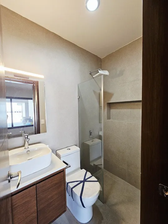Foto 8 de Residencia de lujo con doble altura y amplio jardín 🏡💫