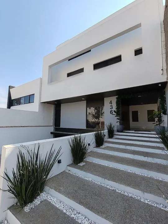 SE VENDE INCREIBLE Y GRANDE CASA EN PAISAJES DEL TESORO
