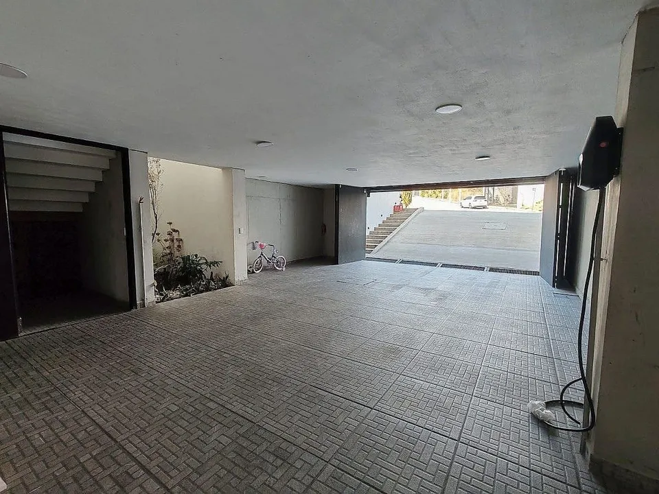 Foto 3 de SE VENDE INCREIBLE Y GRANDE CASA EN PAISAJES DEL TESORO