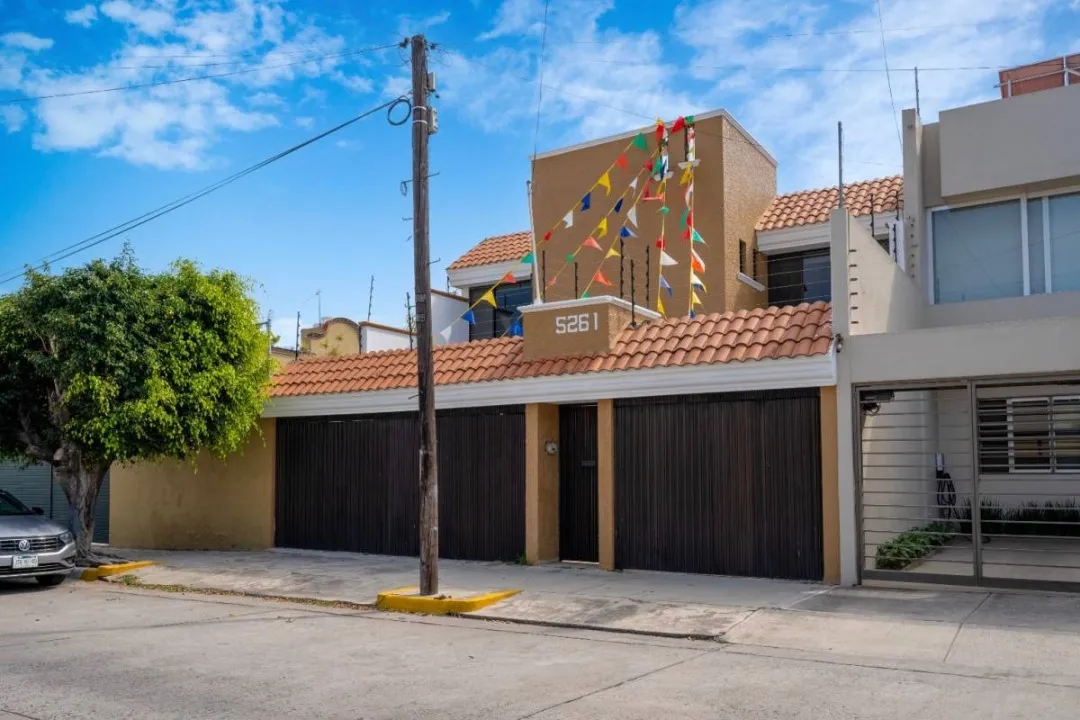 Casa en venta en Calle Aldous Huxley, Jardines Universidad, Zapopan