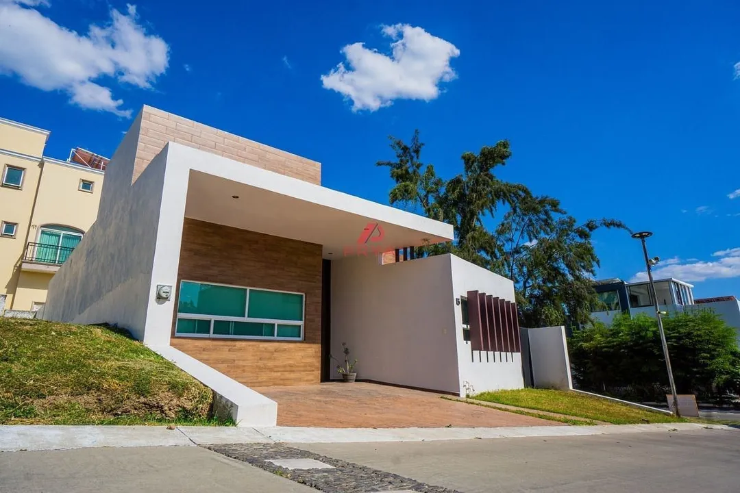 Foto 2 de Casa en venta en Lago Nogal Tlajomulco | 4 recámaras y doble altura