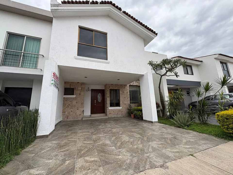 Casa en renta en Virreyes, Zapopan | 3 recámaras, alberca y terraza