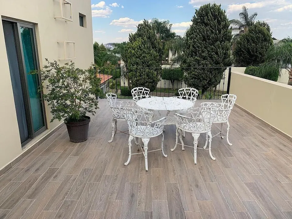 Foto 2 de HERMOSA CASA EN BUGAMBILIAS CONDOMINIO LA JOYA 1