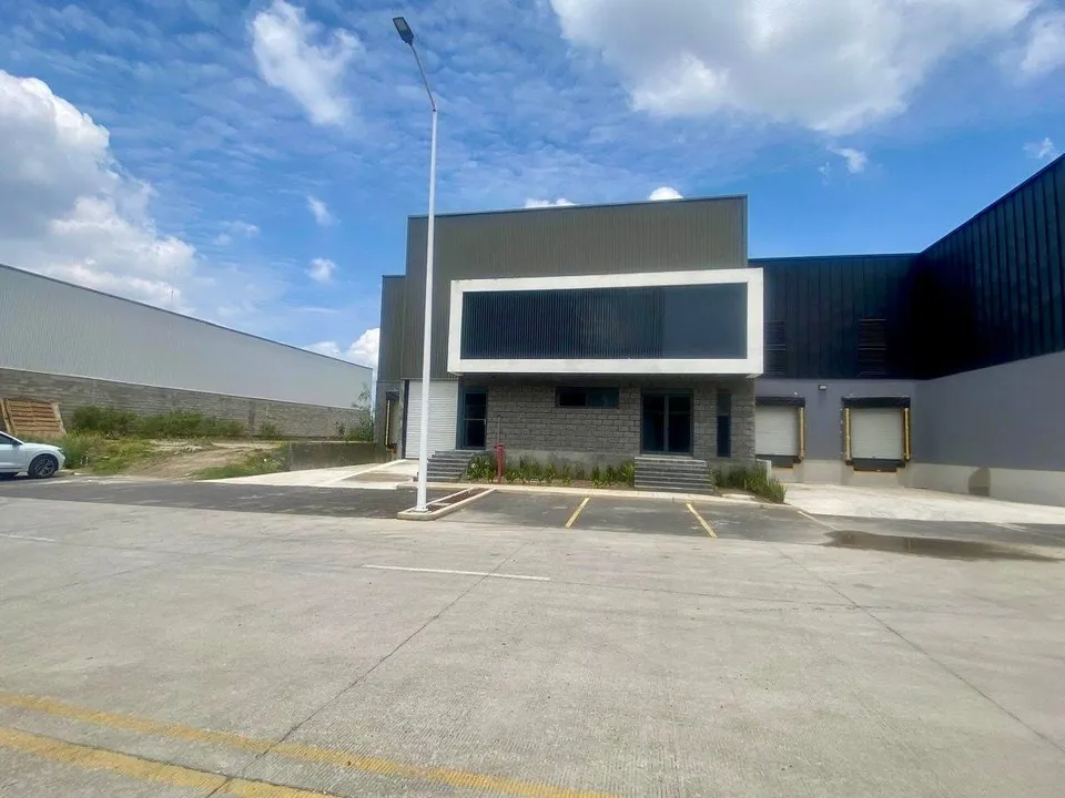 Bodega en Renta 860 m2 - La Venta del Astillero - Aldea Park - Zapopan