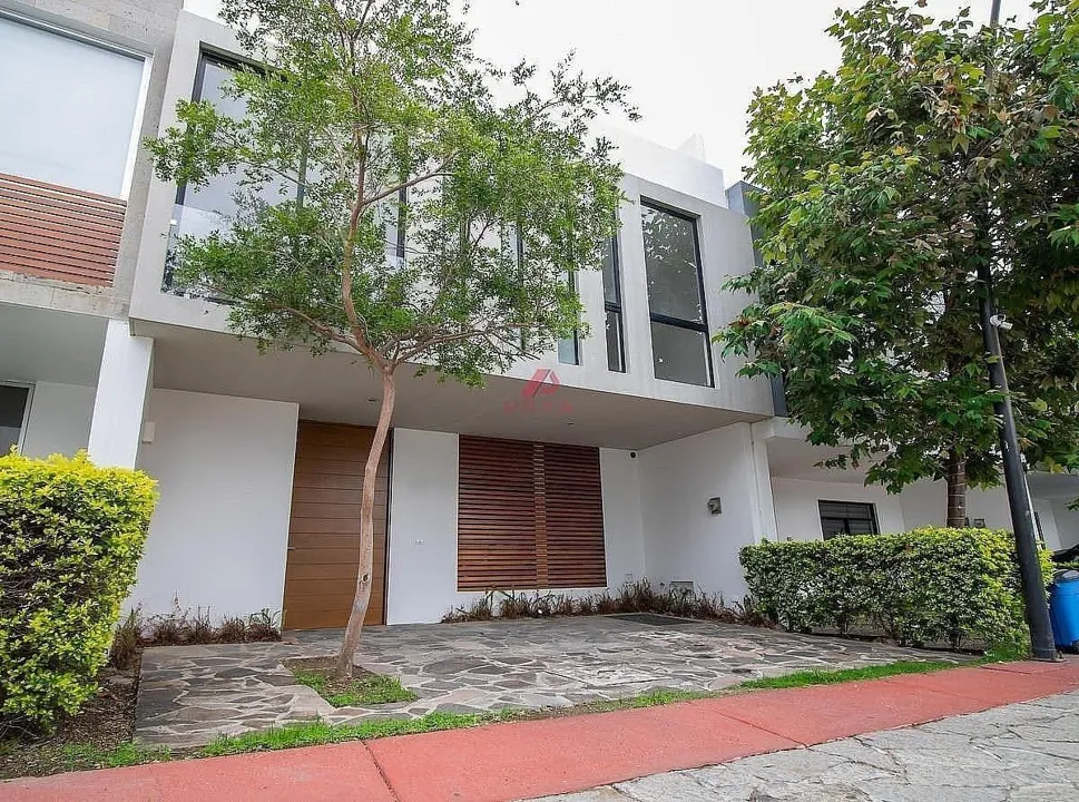 Casa en venta en Solares Zapopan | Coto Acanthia | 4 Recámaras y Estudio