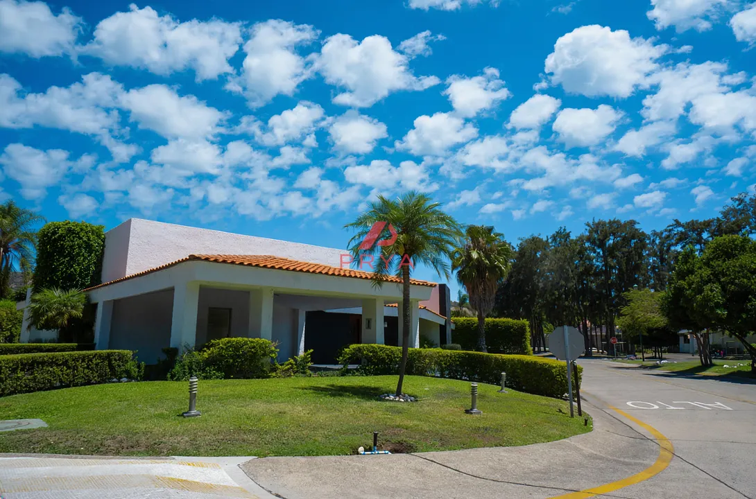Foto 2 de Casa en renta semiamueblada de 1 piso en Club de Golf Santa Anita, Tlajomulco