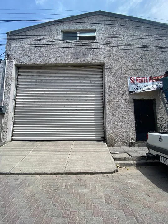 Bodega comercial muy cerca a Periferico y Adolfo Horn