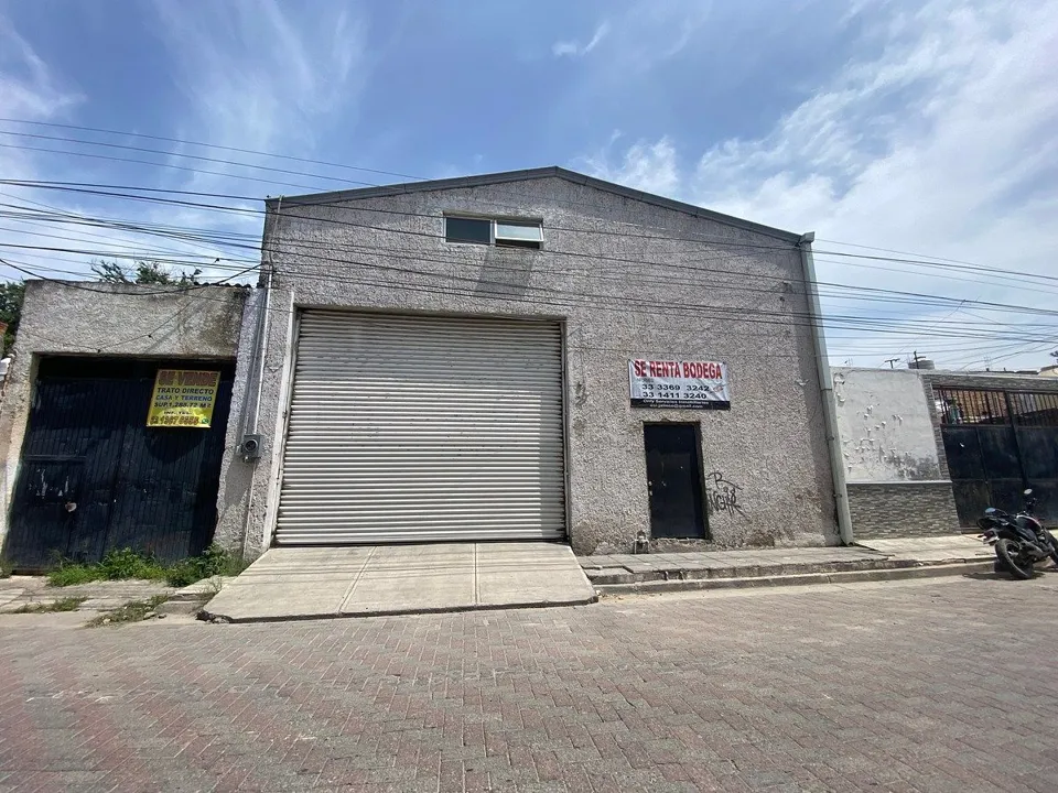 Foto 2 de Bodega comercial muy cerca a Periferico y Adolfo Horn