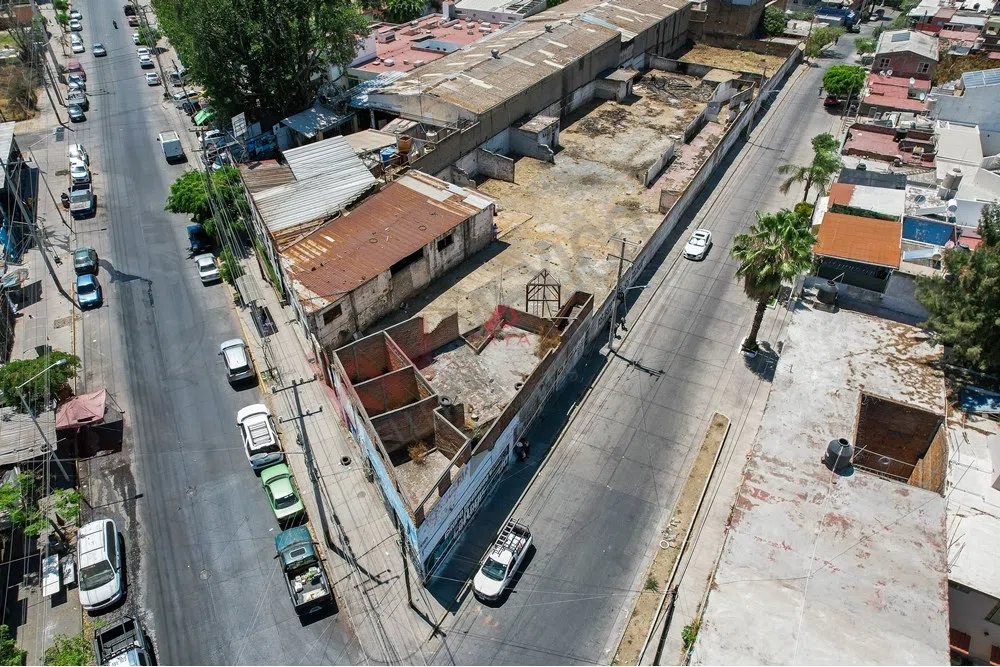 Terreno mixto en venta en Huentitán Guadalajara 2,446 m² para departamentos.